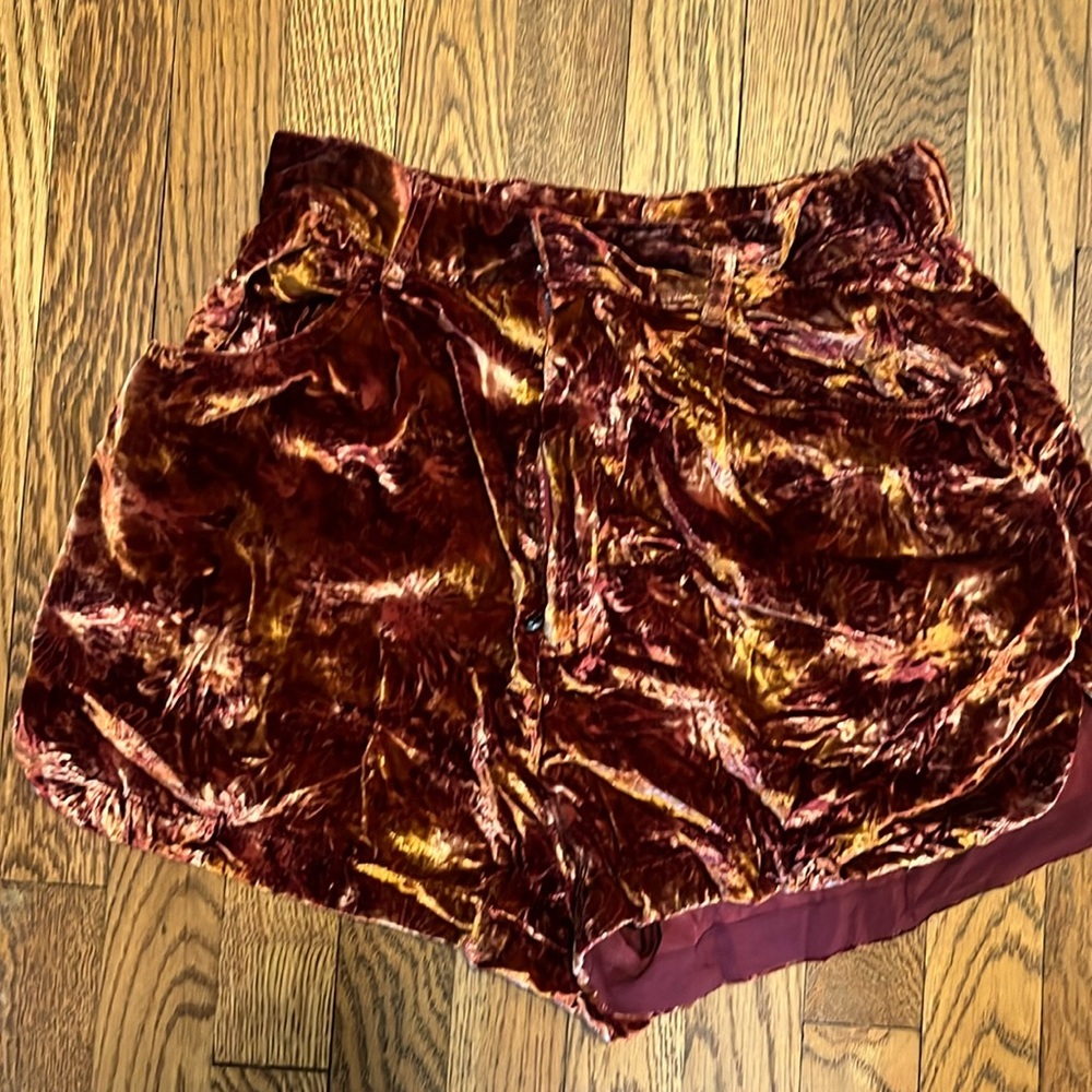 EUC FREE PEOPLE velvet shorts, Size M